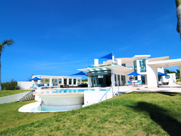 Amazing villa bay front